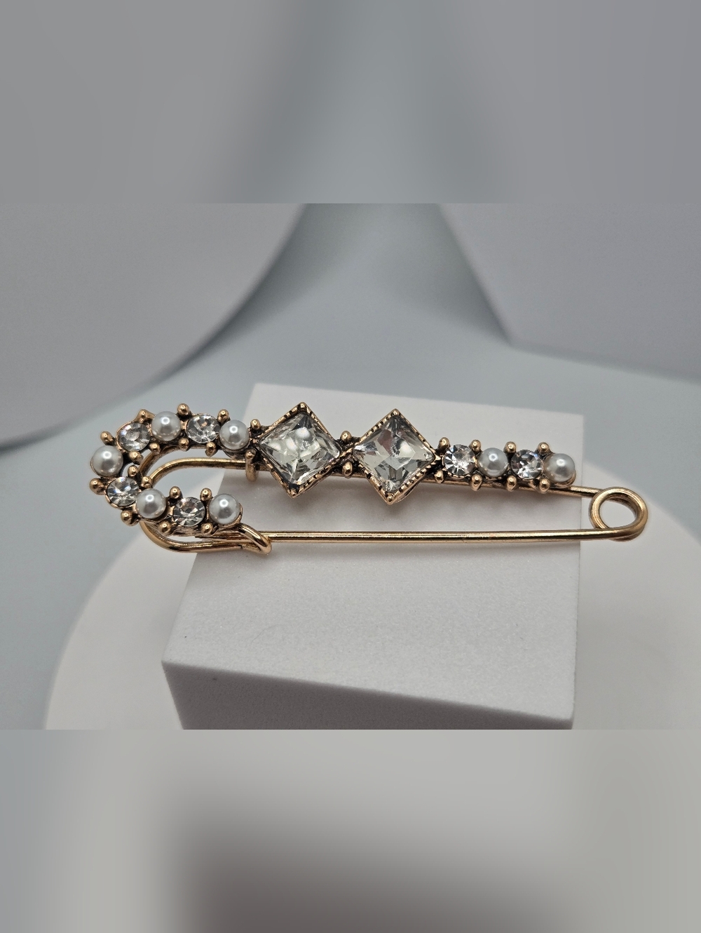 Vintage Style Safety Pin Brooch Gold Tone Rhinestones Faux Pearls 2.75" Statemen